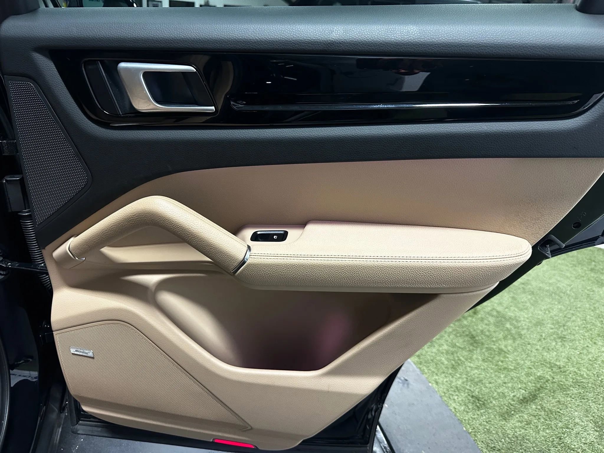 Used 2022 Porsche Cayenne Sport Utility 4D image 23