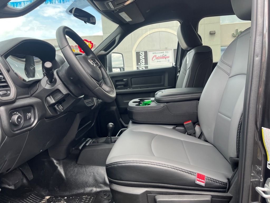 Used 2024 RAM 2500 Tradesman w/ Chrome Appearance Group image 6