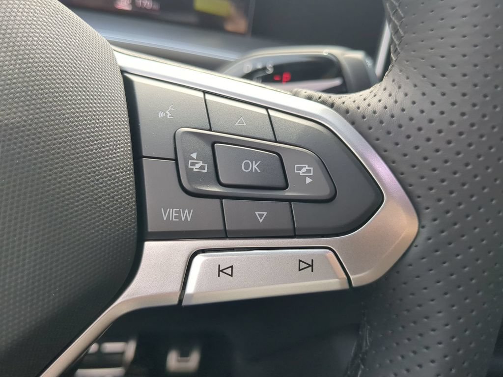 New 2026 Volkswagen Tiguan SE R-Line FWD image 29