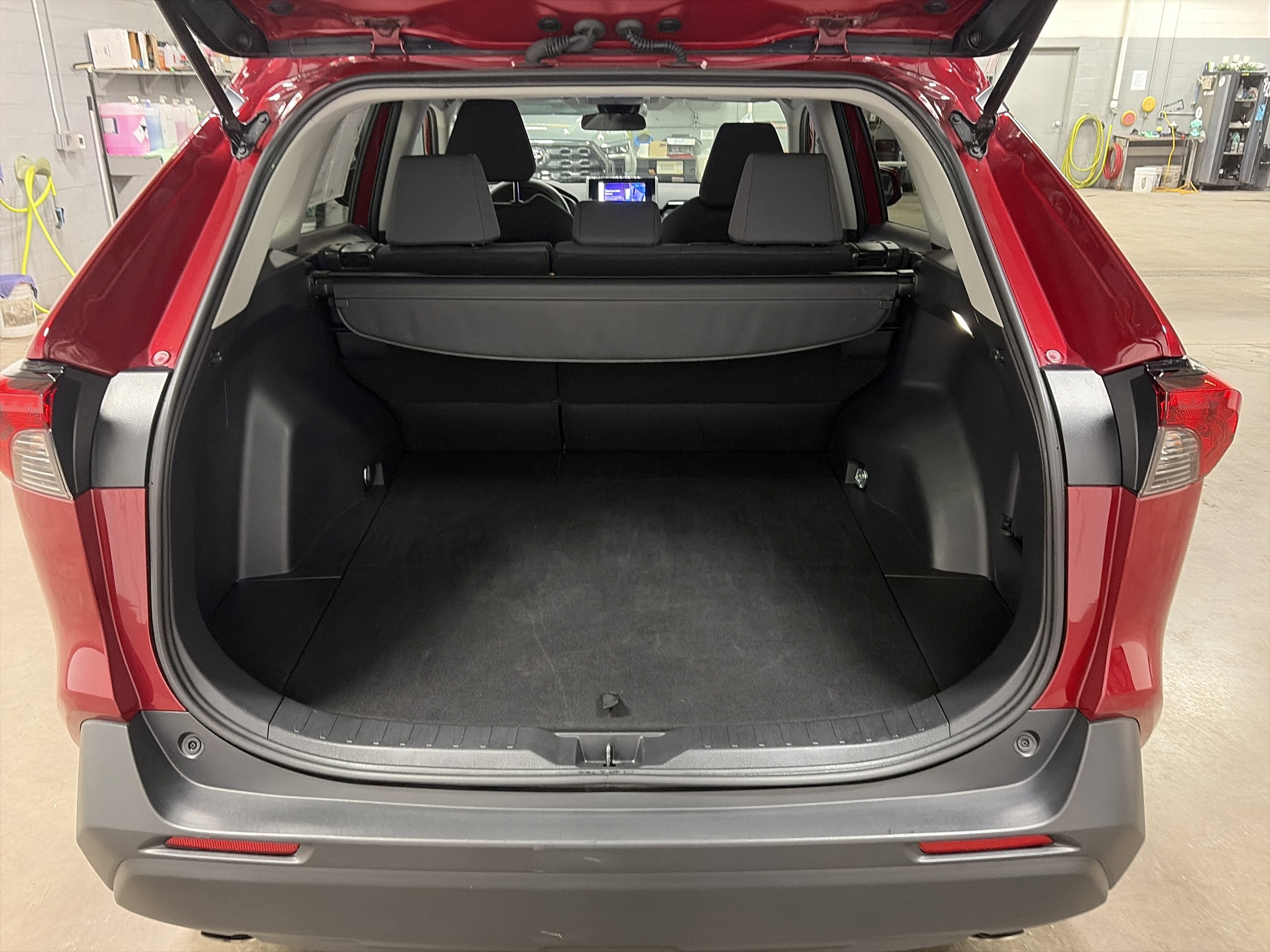 Used 2025 Toyota RAV4 XLE image 26