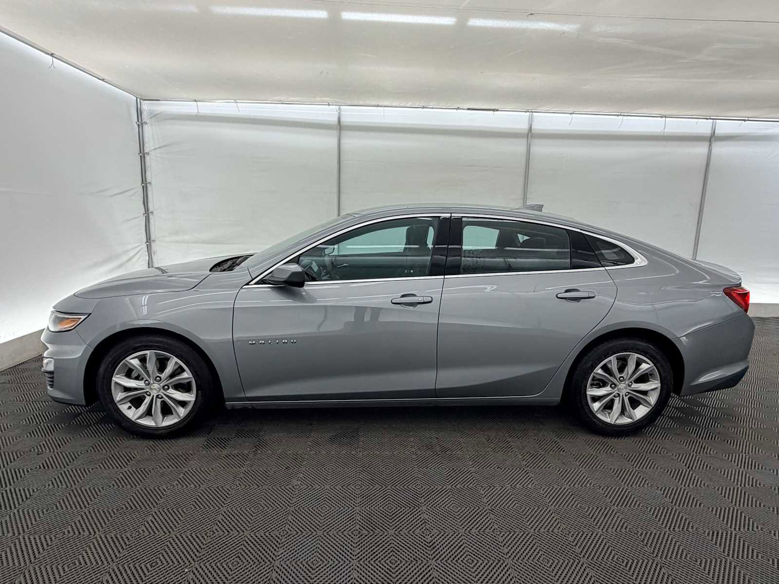 Used 2023 Chevrolet Malibu LT image 3