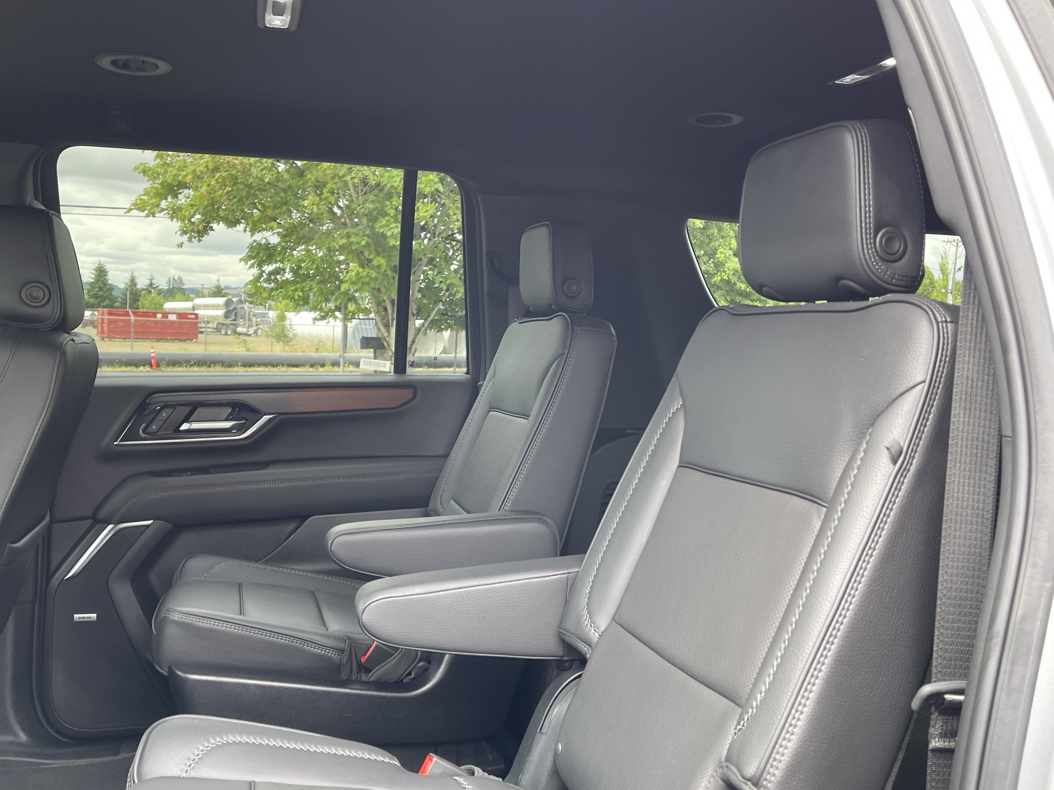 Used 2025 GMC Yukon XL Denali AWD/4WD image 15