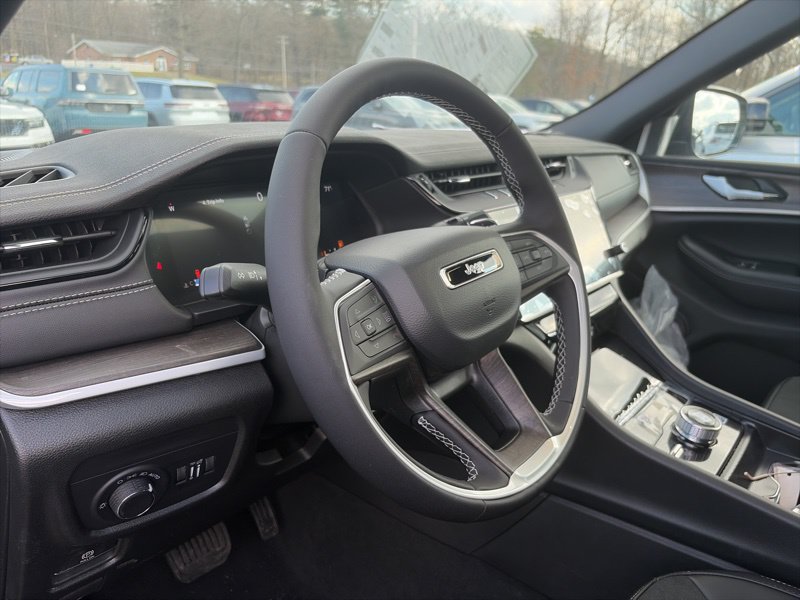 New 2026 Jeep Grand Cherokee Altitude AWD/4WD image 18
