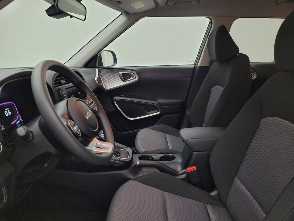 Used 2025 Kia Soul LX w/ LX Technology Package FWD image 17