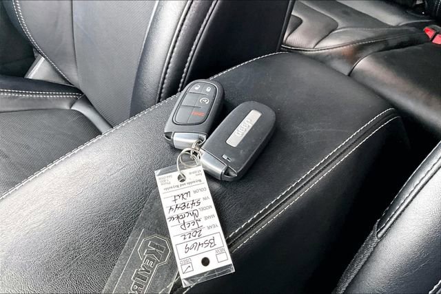Used 2022 Jeep Cherokee Latitude Lux FWD image 32