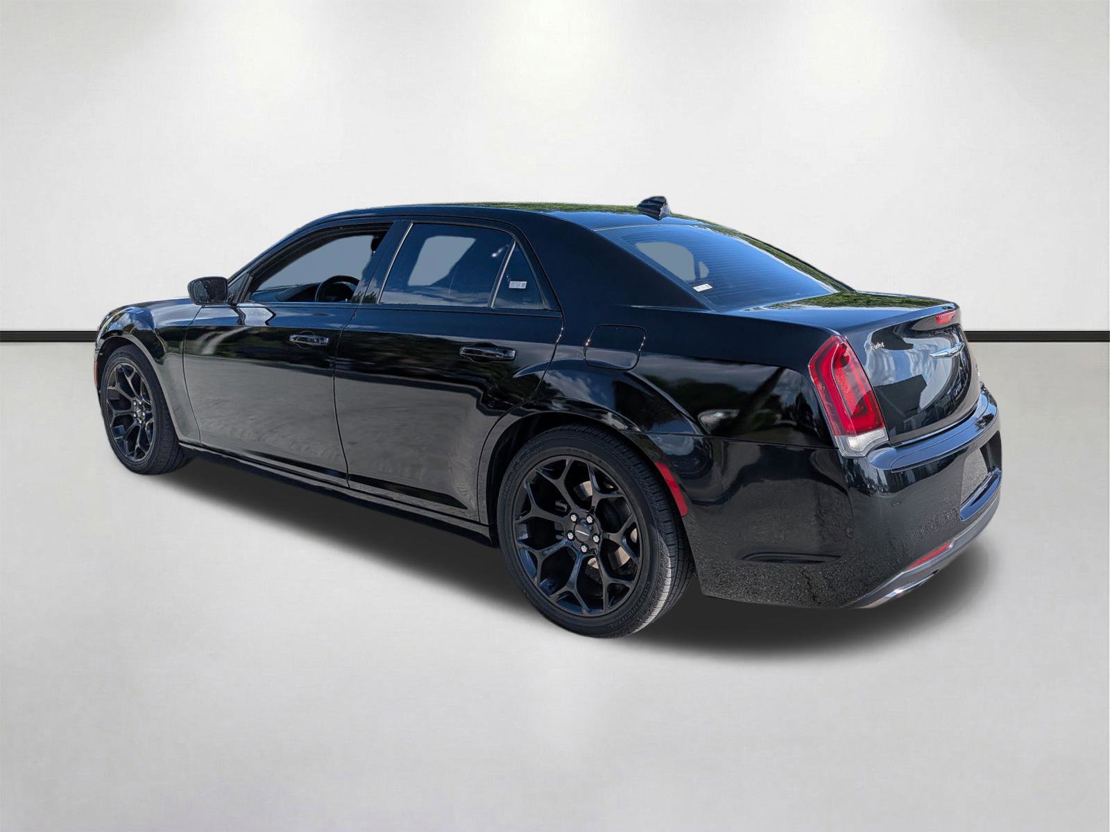 Used 2019 Chrysler 300 S image 6