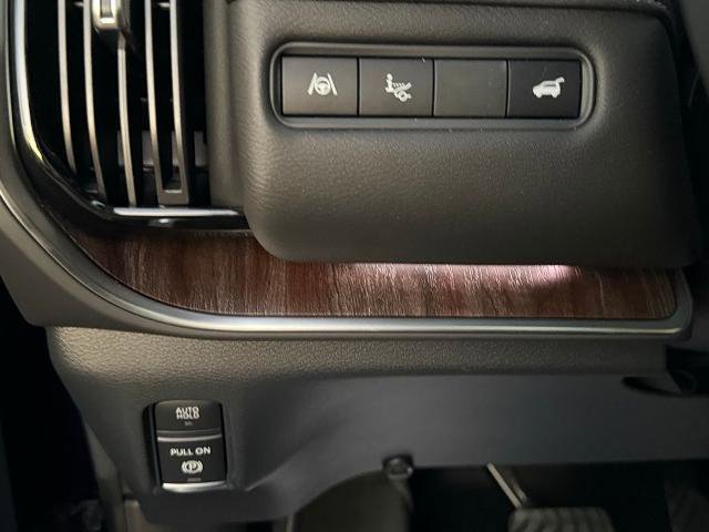 Certified 2025 Nissan Armada Platinum Reserve image 26