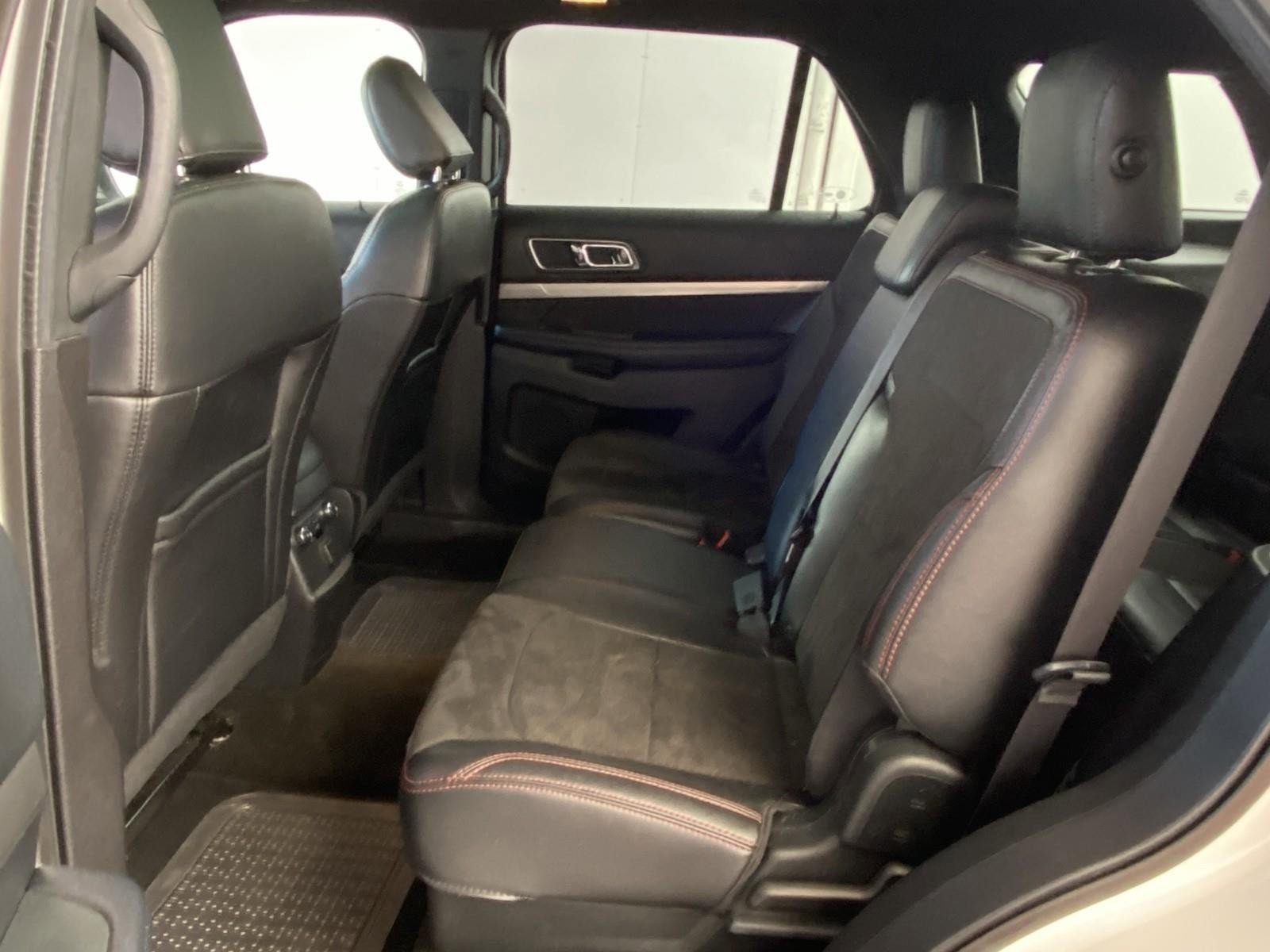 Used 2018 Ford Explorer XLT w/ Equipment Group 202A AWD/4WD image 21