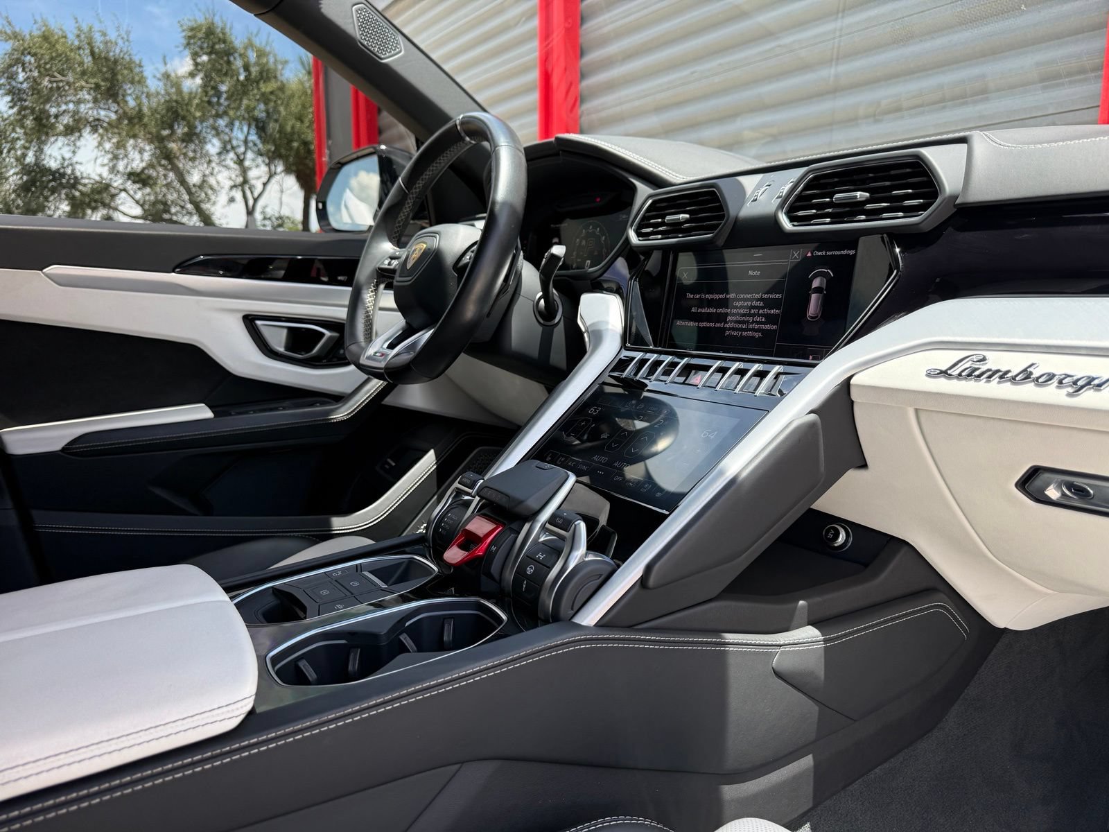 Used 2022 Lamborghini Urus AWD/4WD image 44