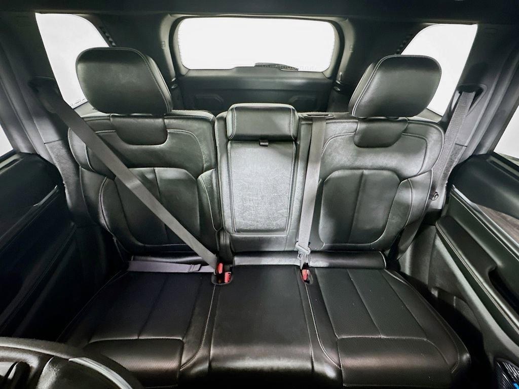 Used 2023 Jeep Grand Cherokee Overland w/ Luxury Tech Group IV image 13