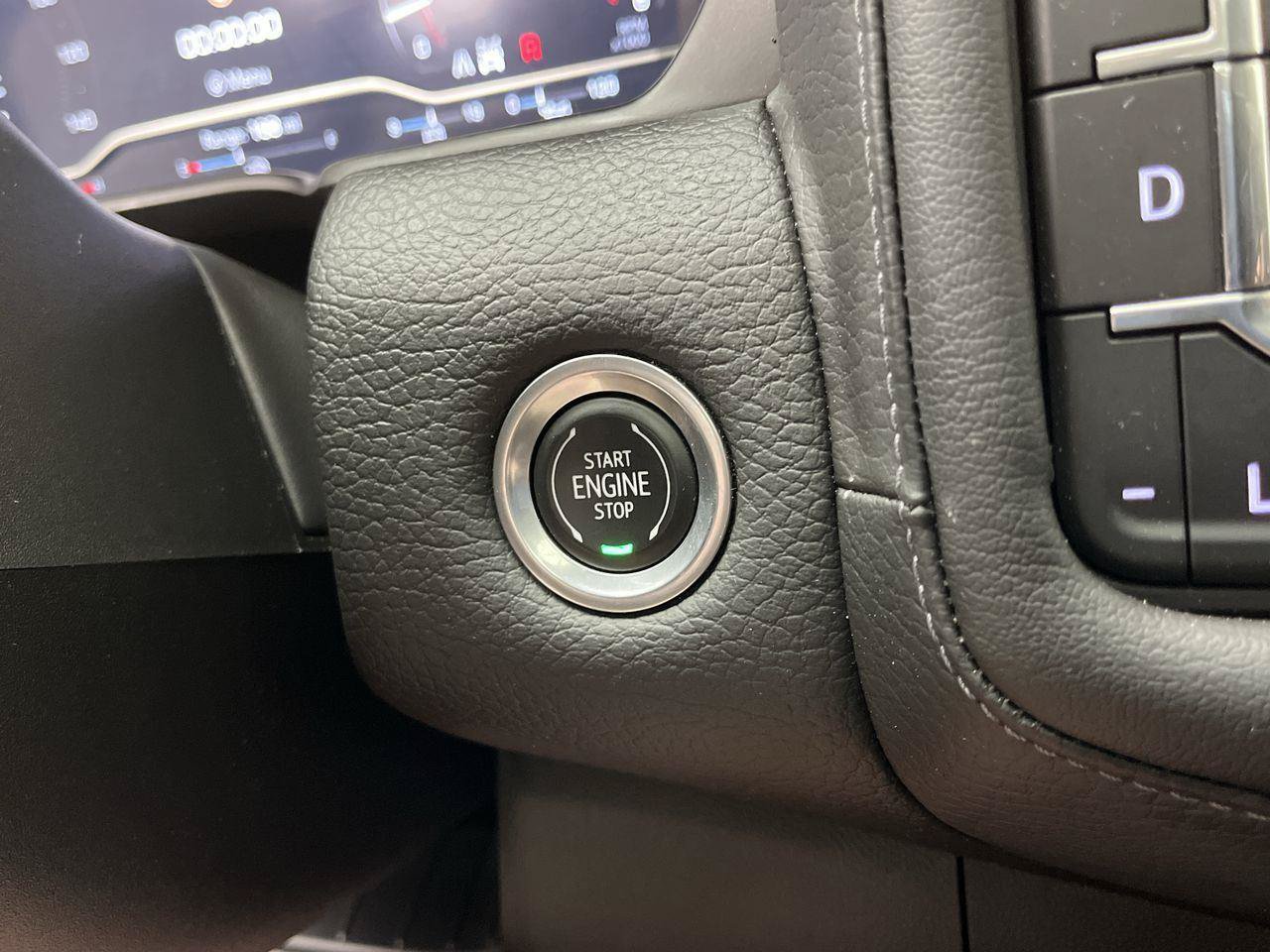 Certified 2023 GMC Yukon XL Denali AWD/4WD image 24