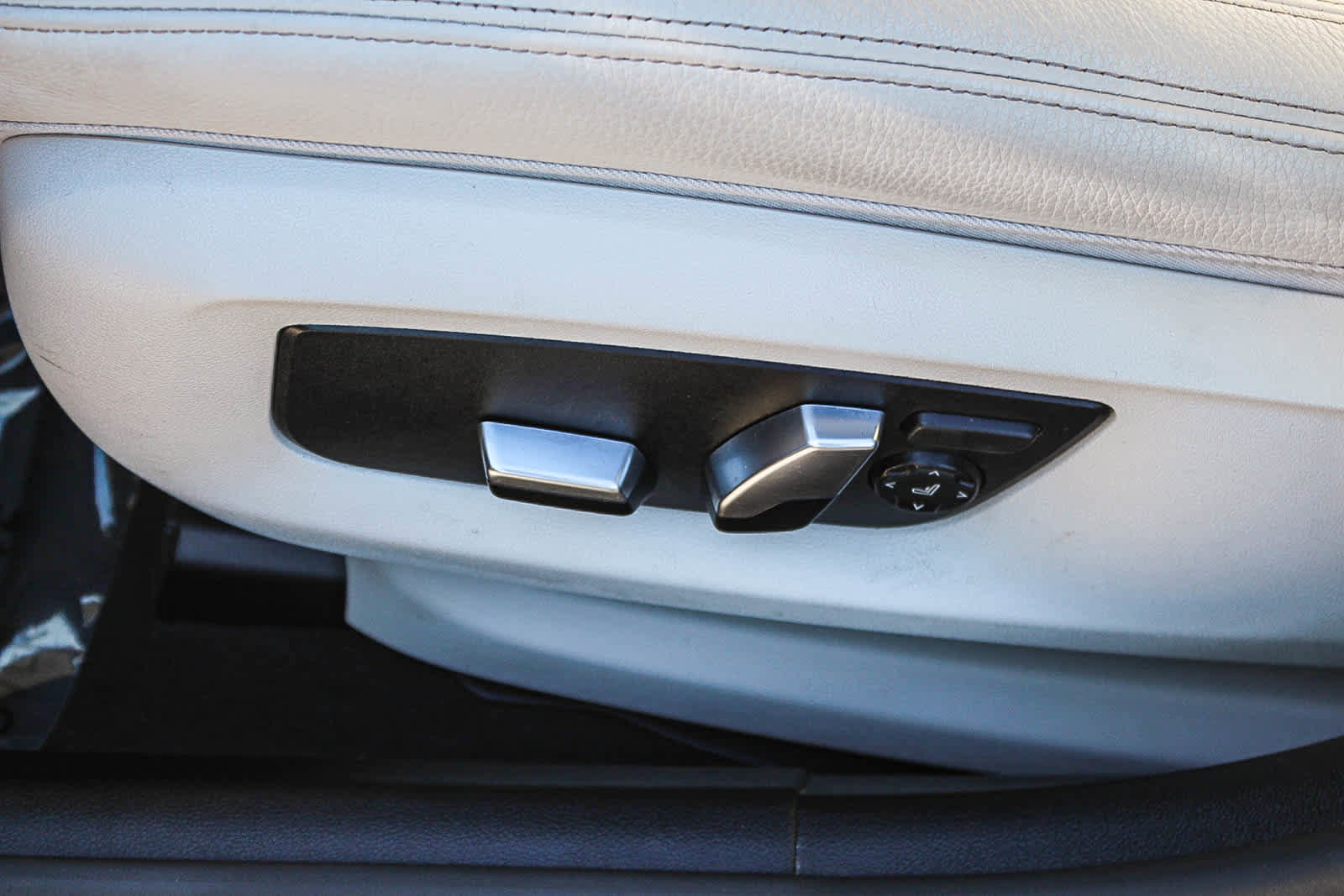 Certified 2023 BMW 530i w/ Premium Package image 29