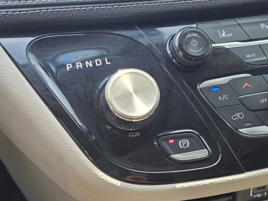 Used 2024 Chrysler Pacifica Limited FWD image 27