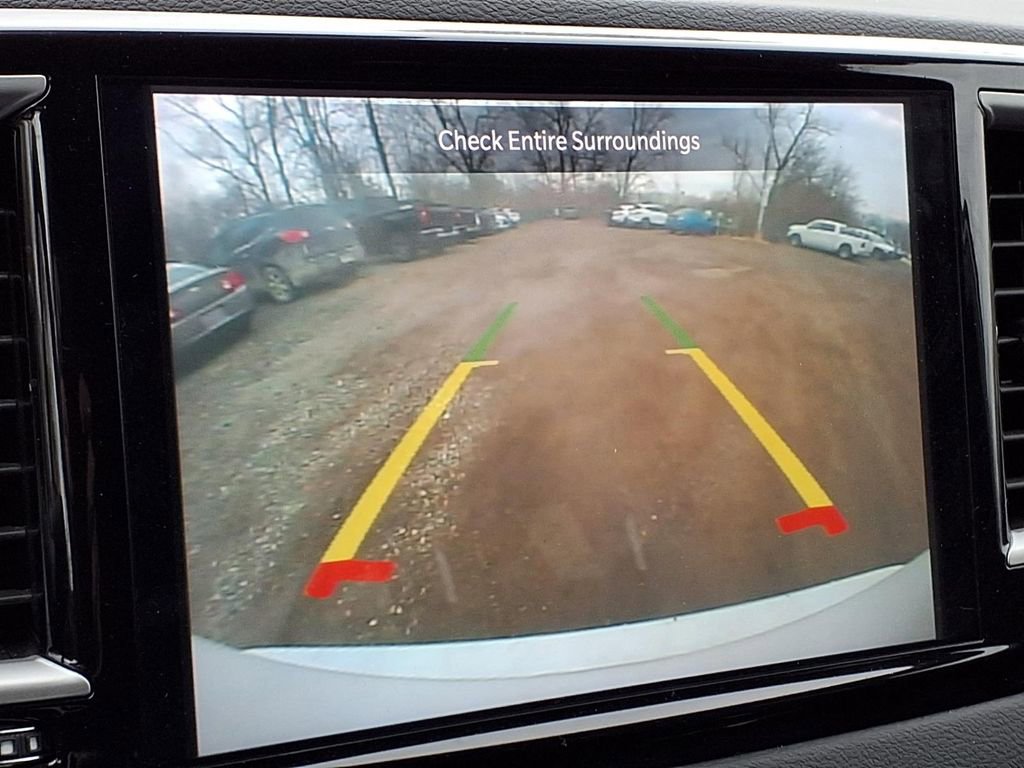 Used 2025 Chrysler Pacifica Select image 26