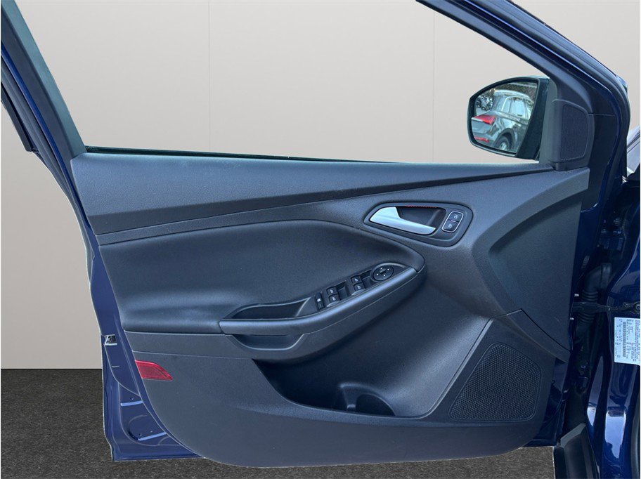 Used 2017 Ford Focus SEL FWD image 16