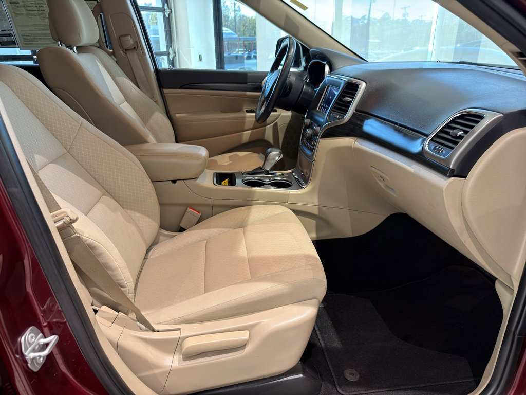 Used 2020 Jeep Grand Cherokee Laredo image 25