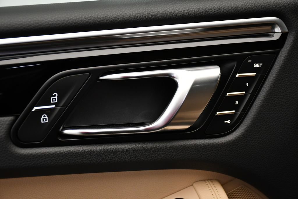 Certified 2023 Porsche Macan Turbo image 37