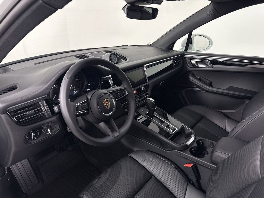 New 2026 Porsche Macan AWD/4WD image 4