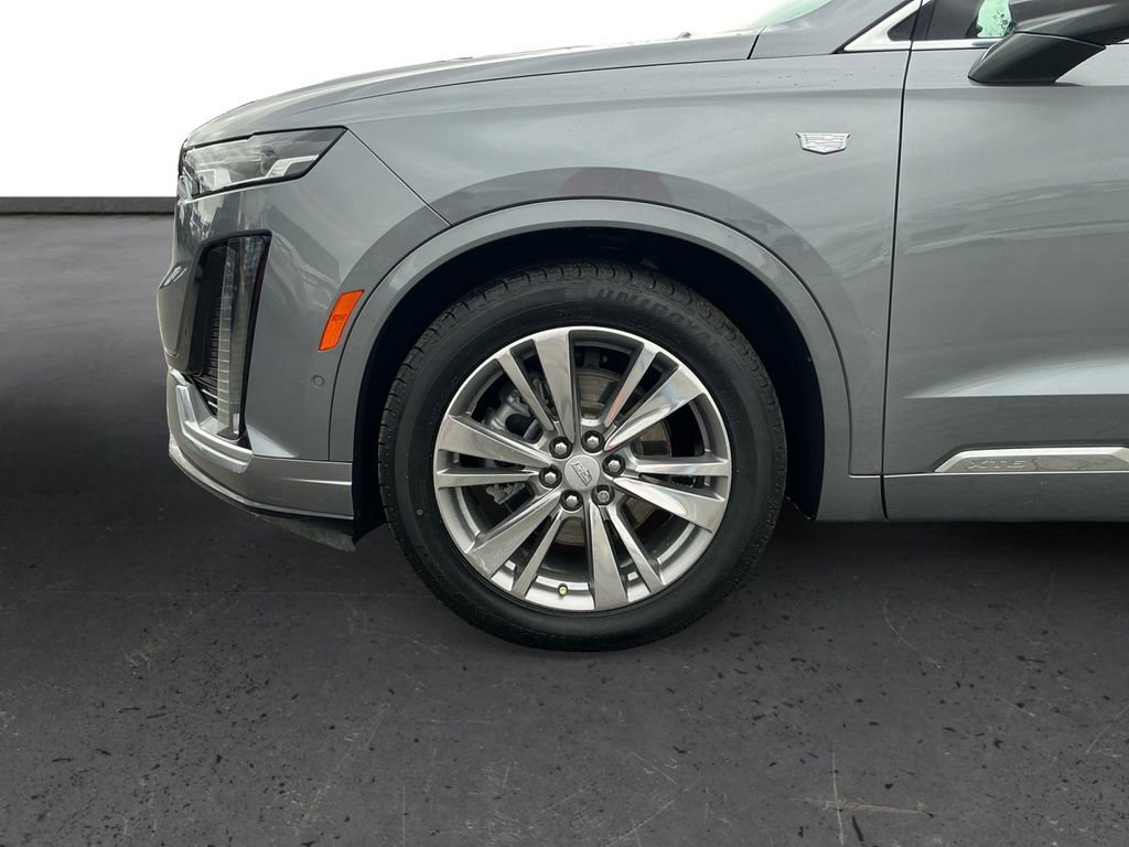 Used 2022 Cadillac XT6 Premium Luxury w/ Technology Package FWD image 13