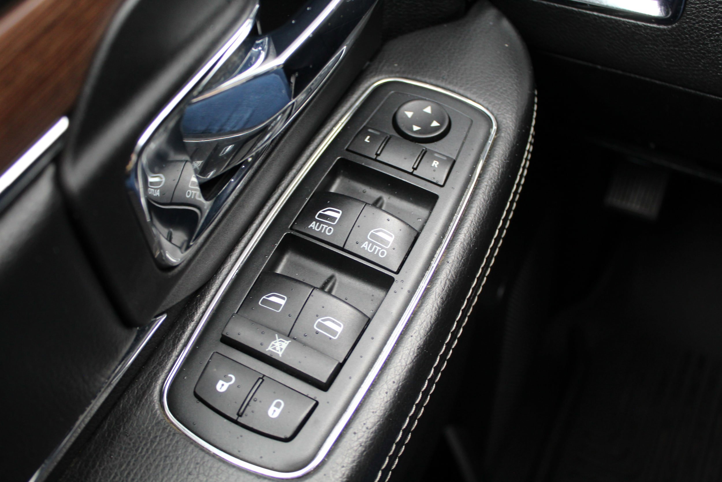 Used 2013 RAM 1500 Laramie w/ Convenience Group AWD/4WD image 29