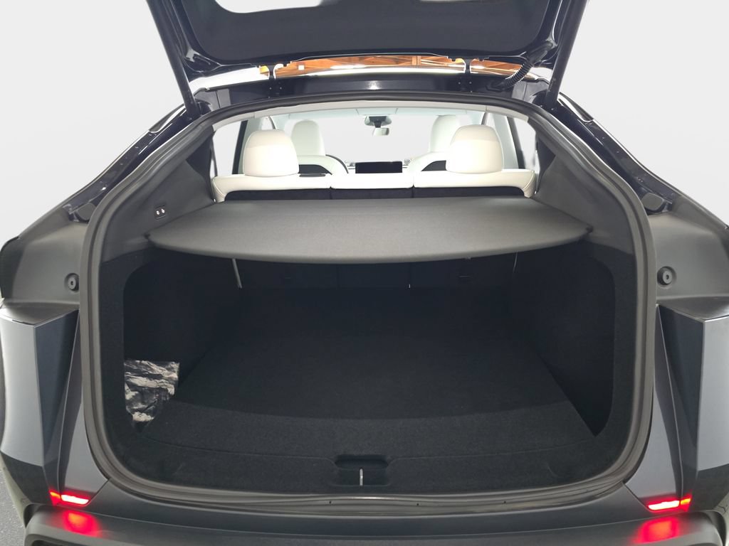 Used 2026 Tesla Model Y AWD image 14