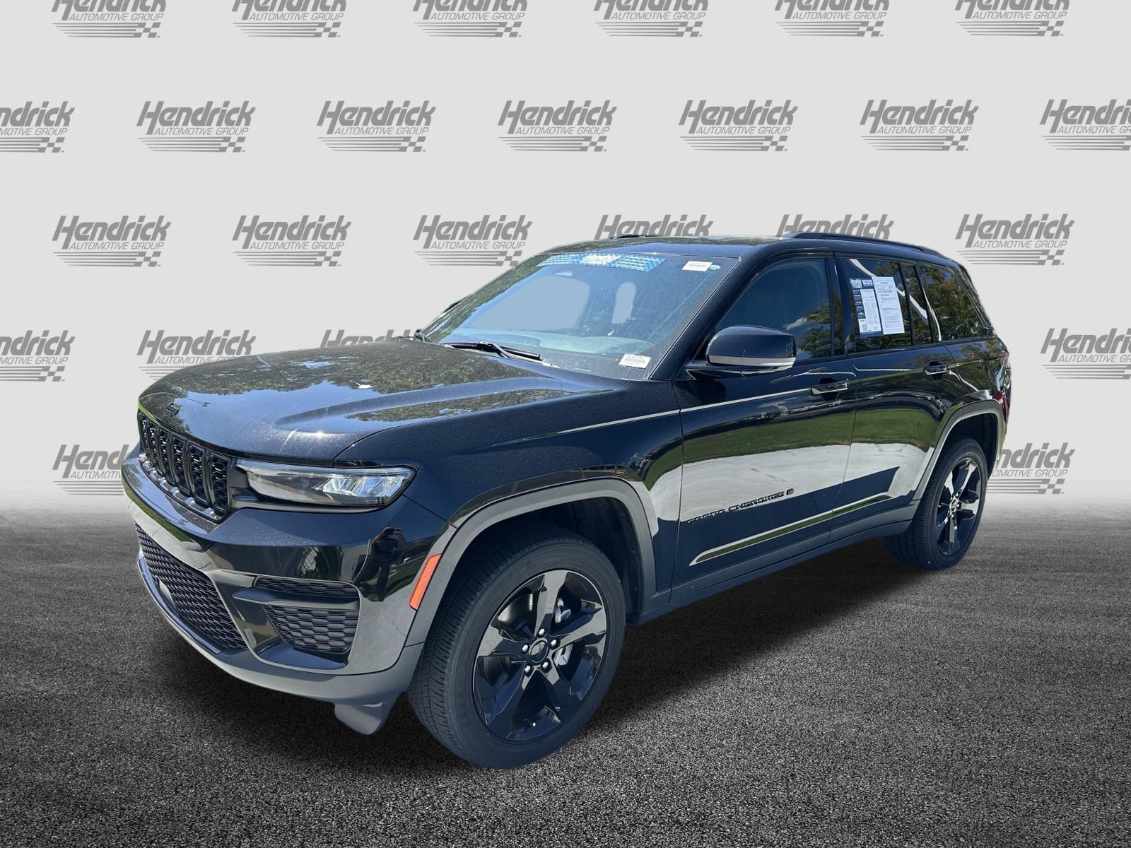 Used 2024 Jeep Grand Cherokee Altitude AWD/4WD image 5