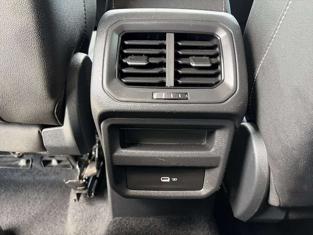 Used 2024 Volkswagen Taos SE w/ MDO Package FWD image 31
