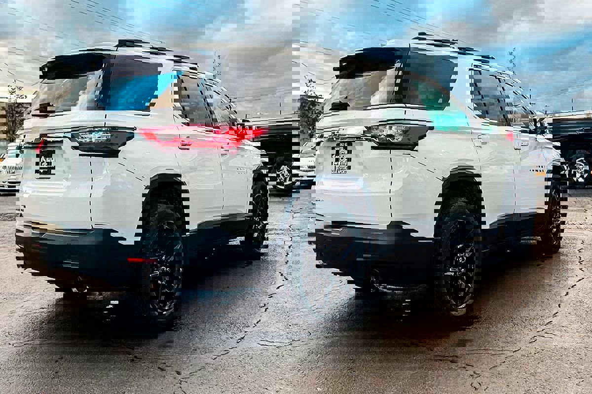 Used 2021 Chevrolet Traverse LS image 7