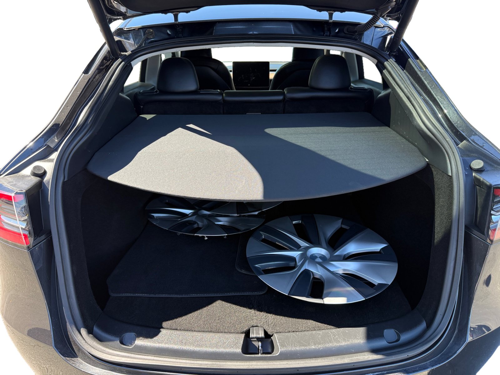 Used 2024 Tesla Model Y Long Range AWD/4WD image 17