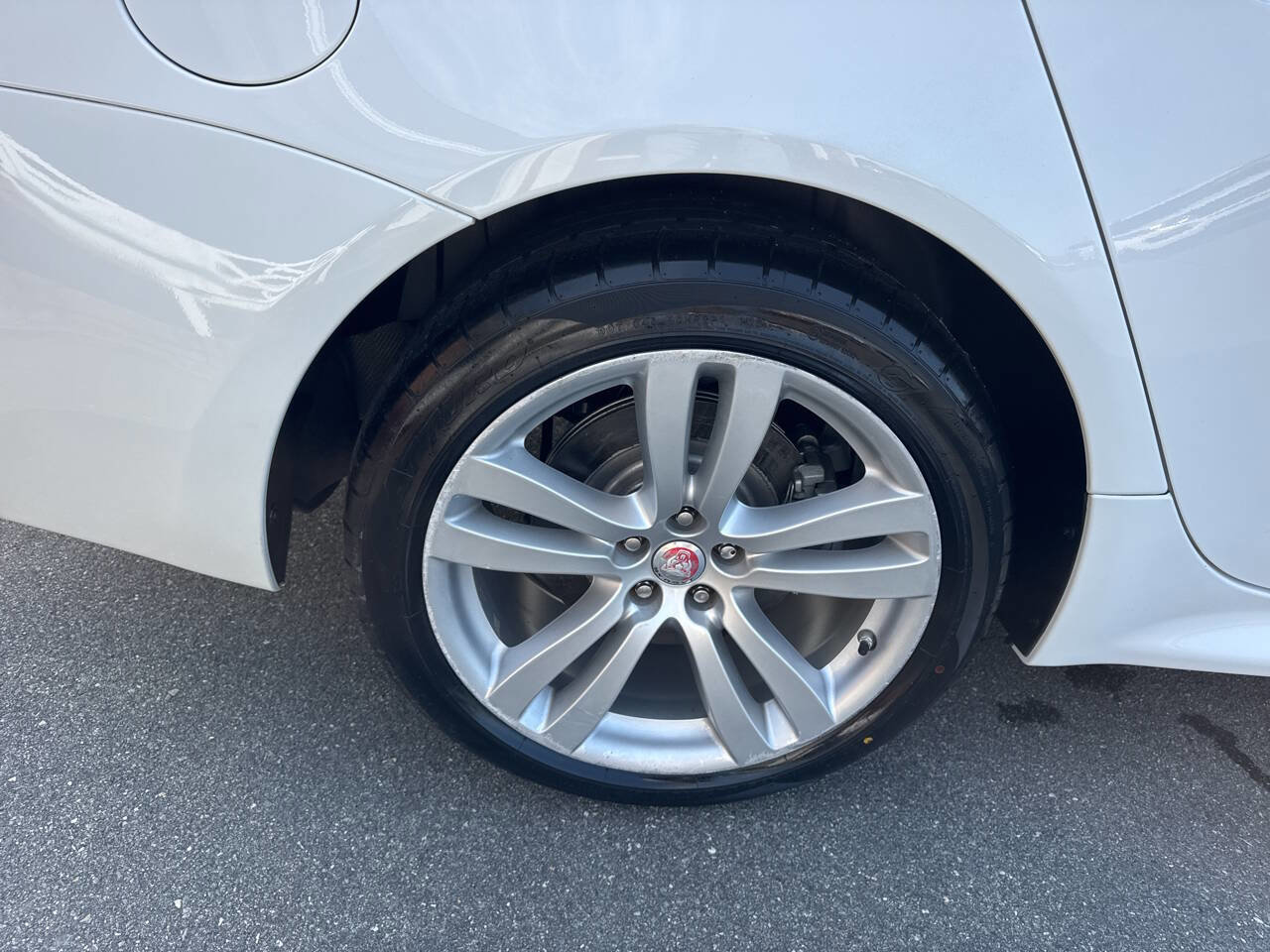 Used 2015 Jaguar XJ AWD image 33