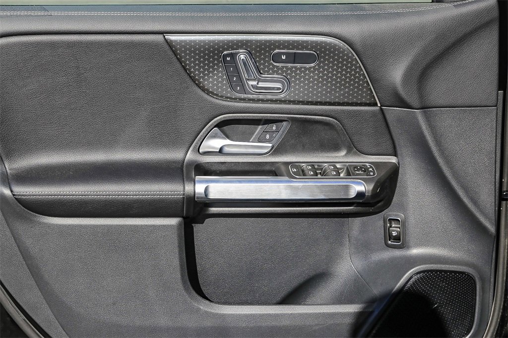 Used 2024 Mercedes-Benz GLB 250 4MATIC image 25