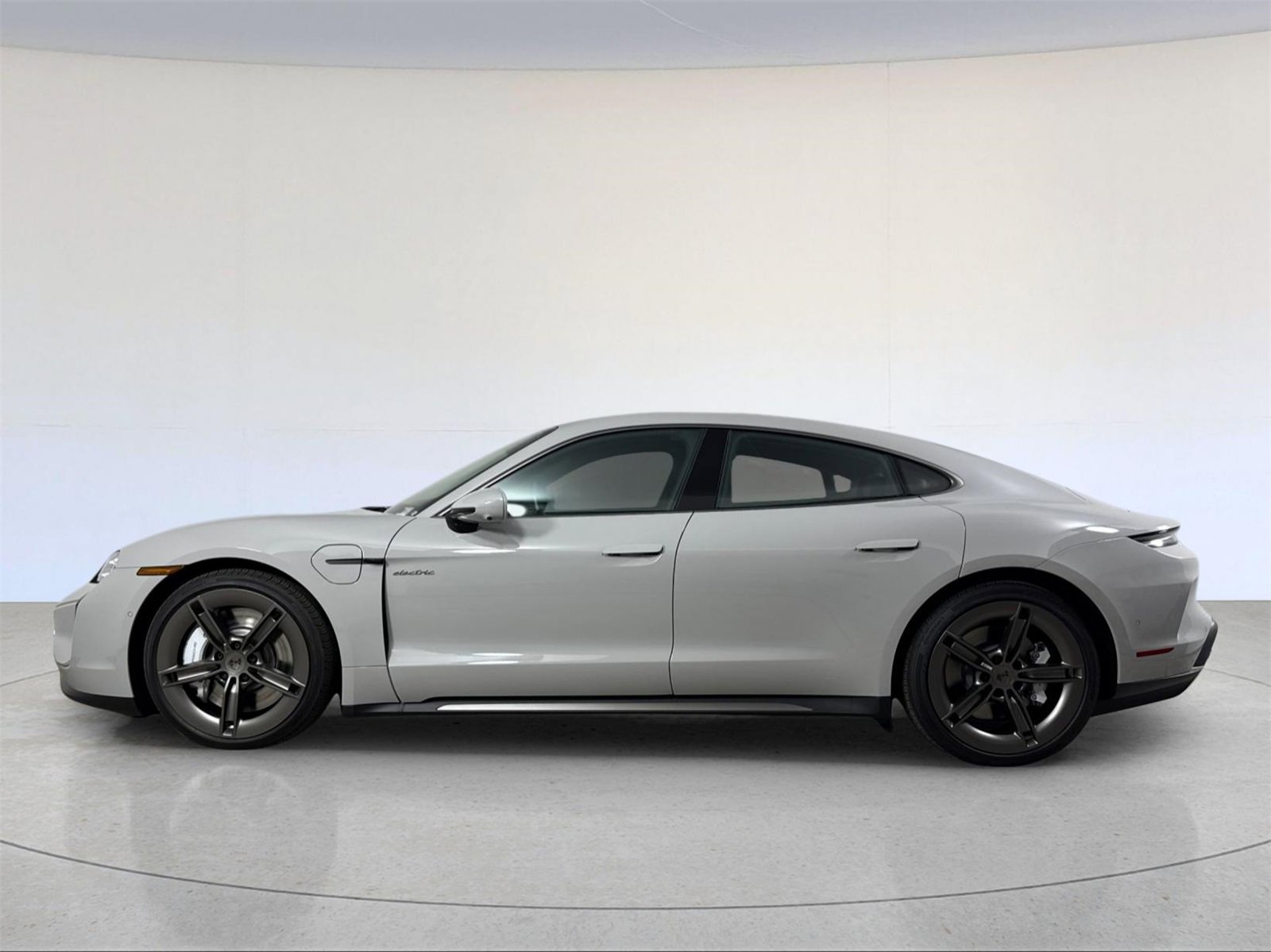 Used 2025 Porsche Taycan Turbo image 2