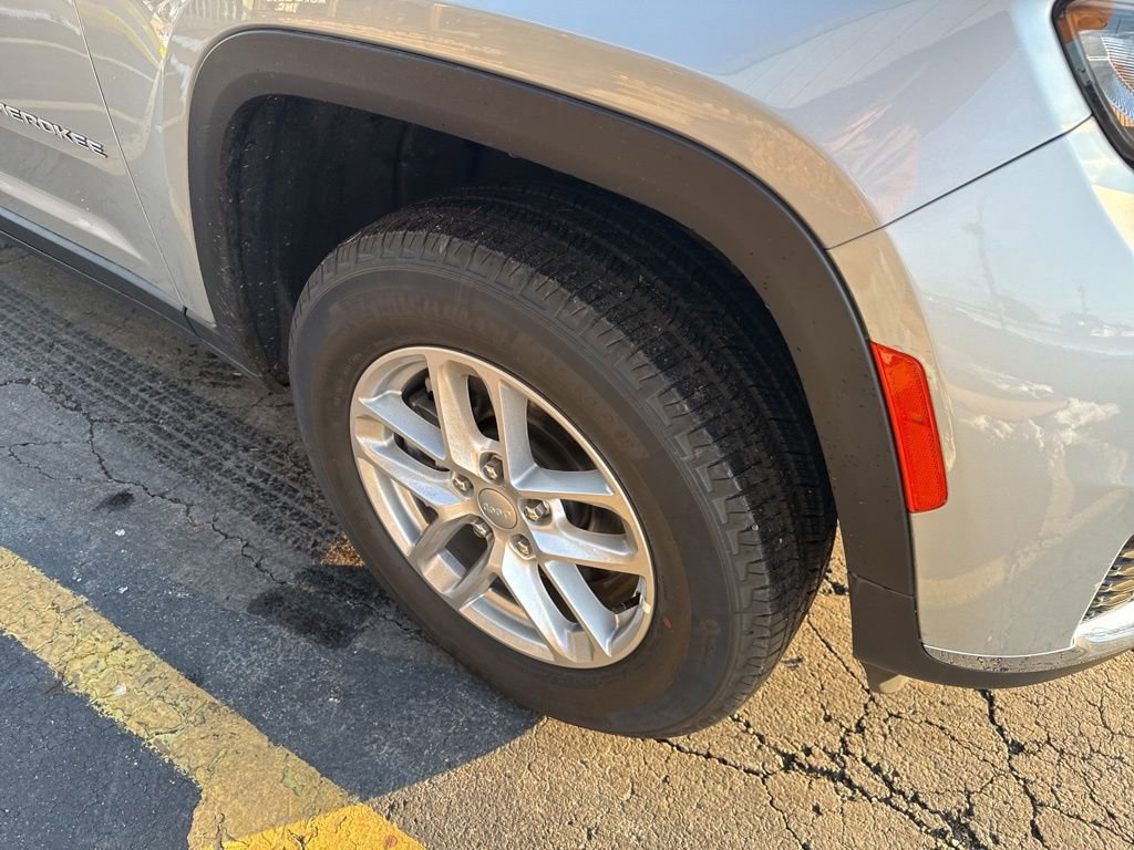 New 2025 Jeep Grand Cherokee L Laredo image 19