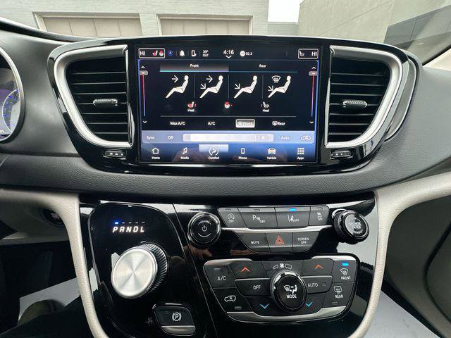 Certified 2024 Chrysler Pacifica Touring-L image 20