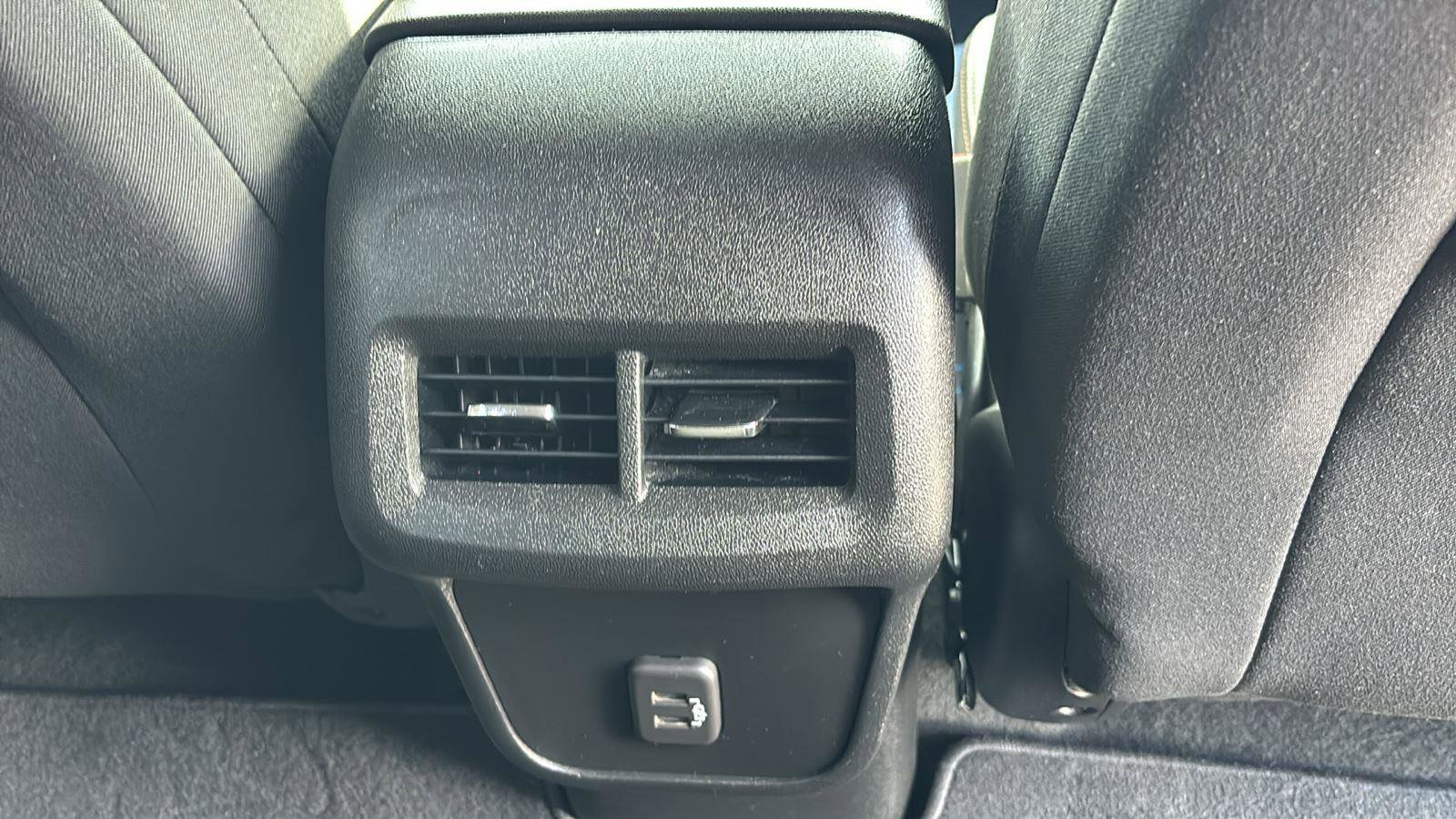 Used 2020 Chevrolet Equinox LT image 18