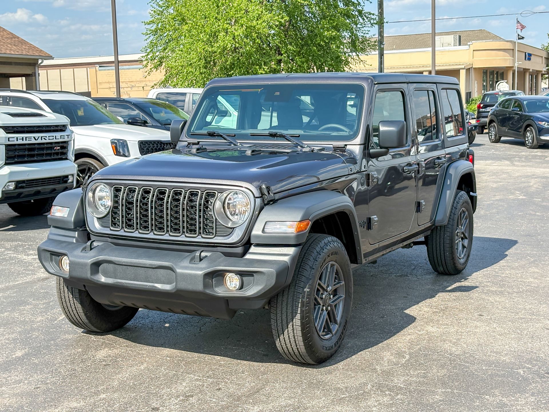 Used 2025 Jeep Wrangler Unlimited Sport AWD/4WD image 5