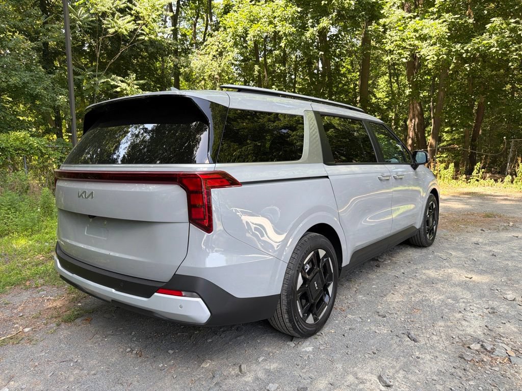 Used 2026 Kia Carnival EX FWD image 3