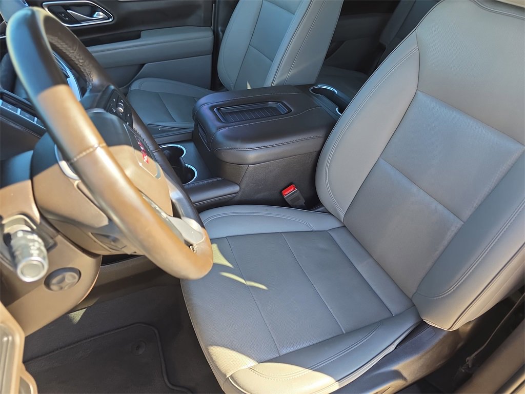 Used 2023 GMC Yukon SLT w/ SLT Premium Package image 16