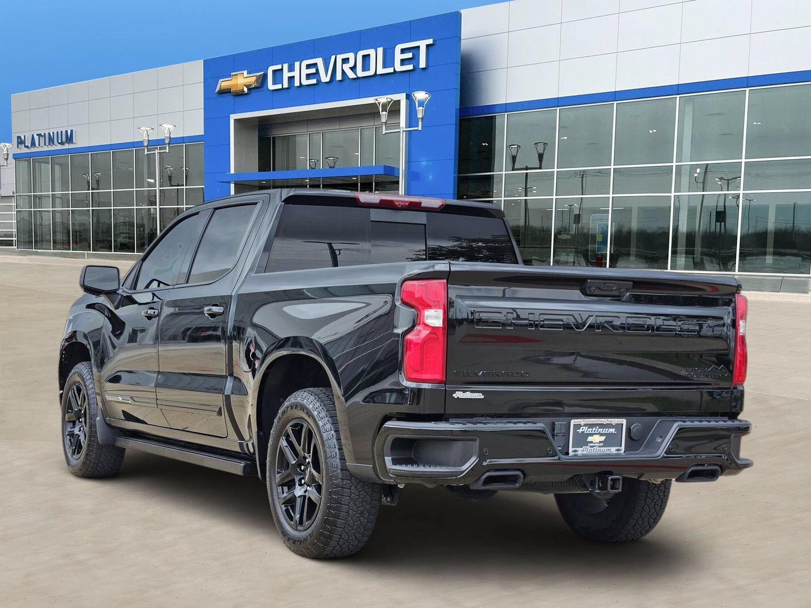 Certified 2025 Chevrolet Silverado 1500 High Country w/ Midnight Edition AWD/4WD image 4