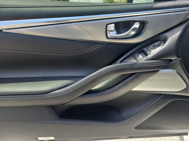 Used 2019 INFINITI Q60 3.0t Luxe RWD image 17