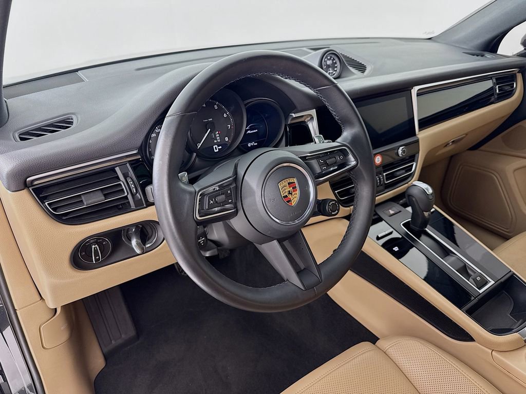 Certified 2023 Porsche Macan Turbo image 4