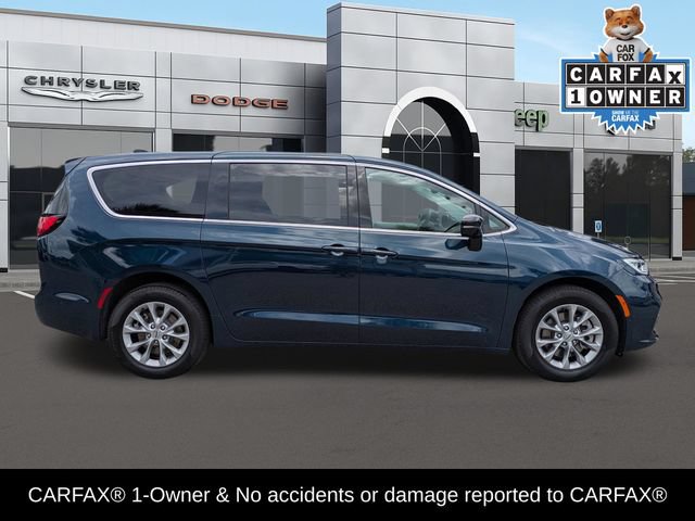 Used 2024 Chrysler Pacifica Touring-L AWD/4WD image 2