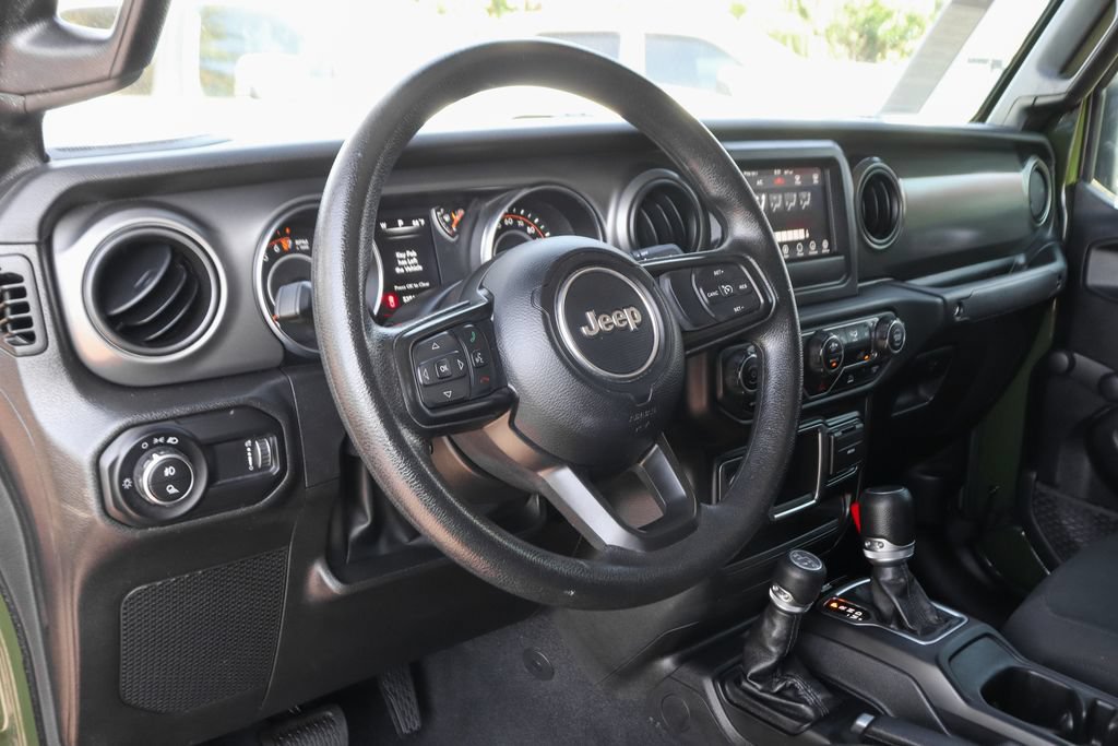 Used 2023 Jeep Gladiator Sport AWD/4WD image 17