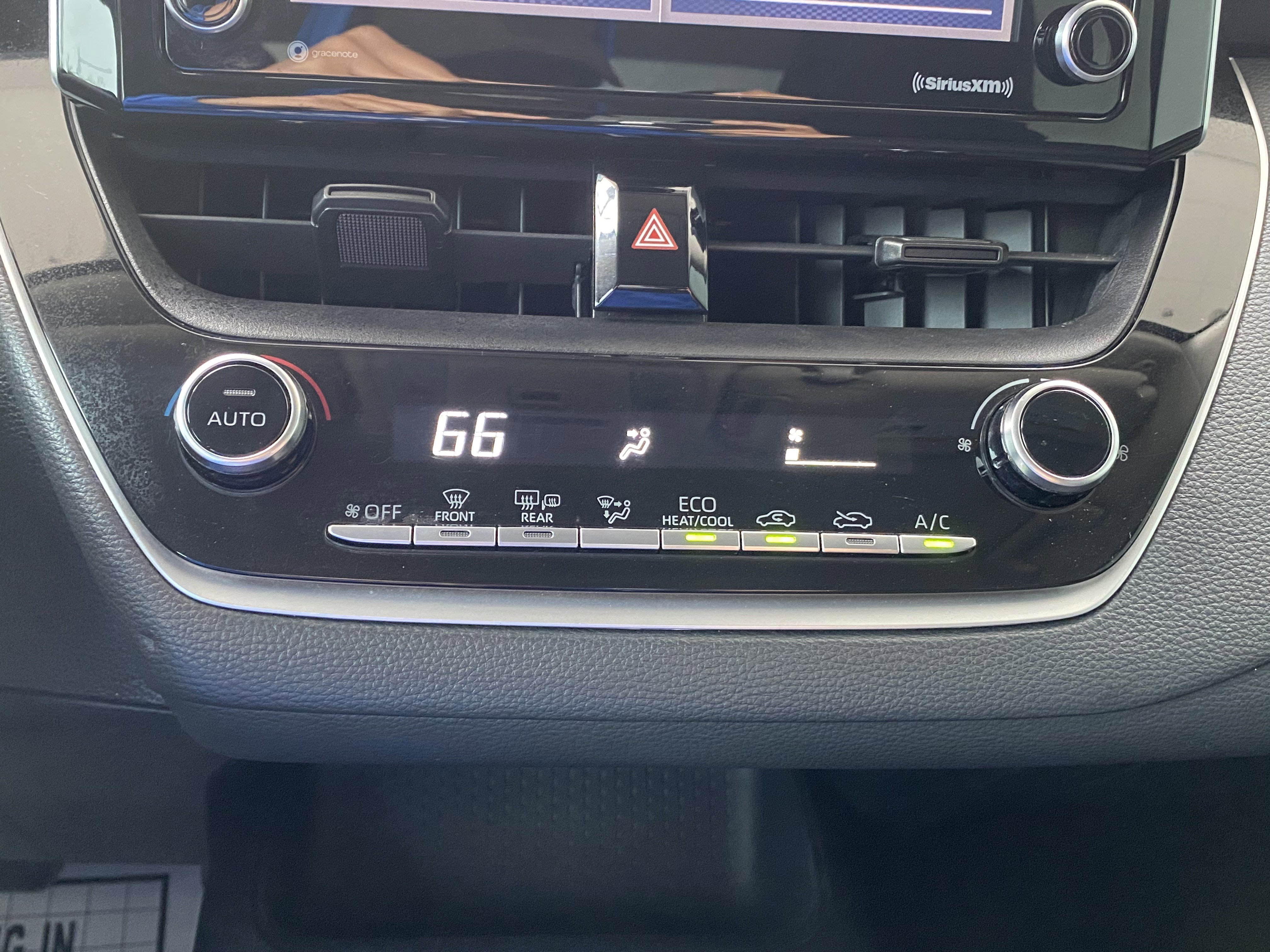 Used 2021 Toyota Corolla LE FWD image 26