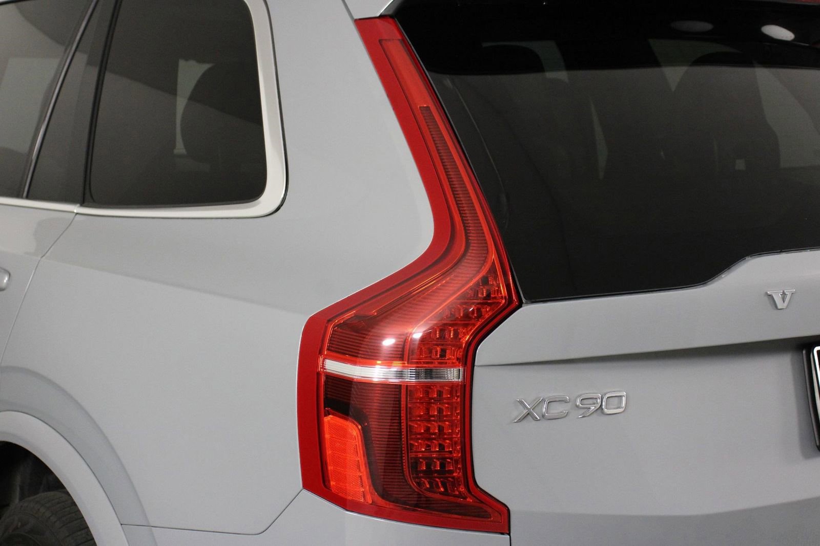 Certified 2024 Volvo XC90 T8 Plus w/ Protection Package Premier image 18