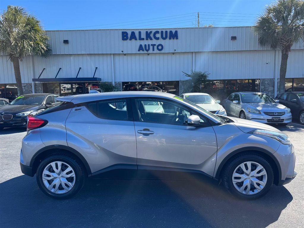 Used 2020 Toyota C-HR LE image 1