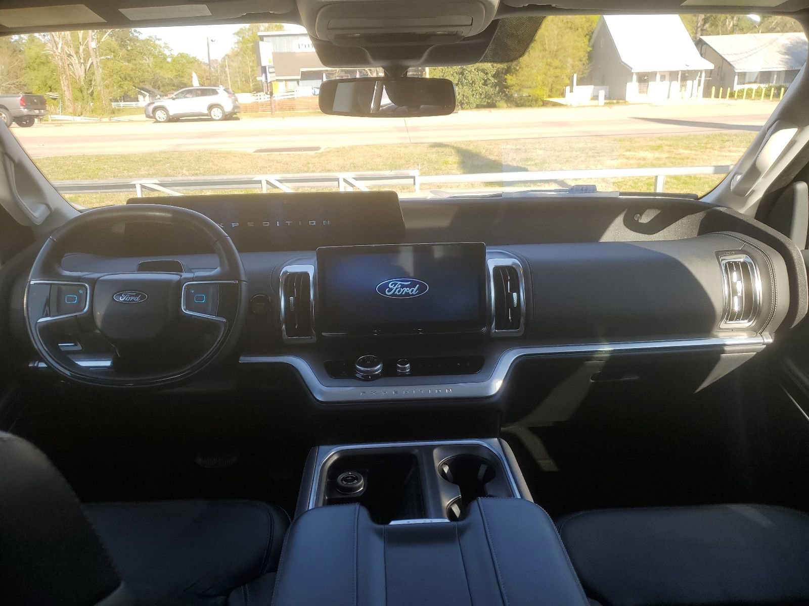 Used 2025 Ford Expedition Platinum image 9