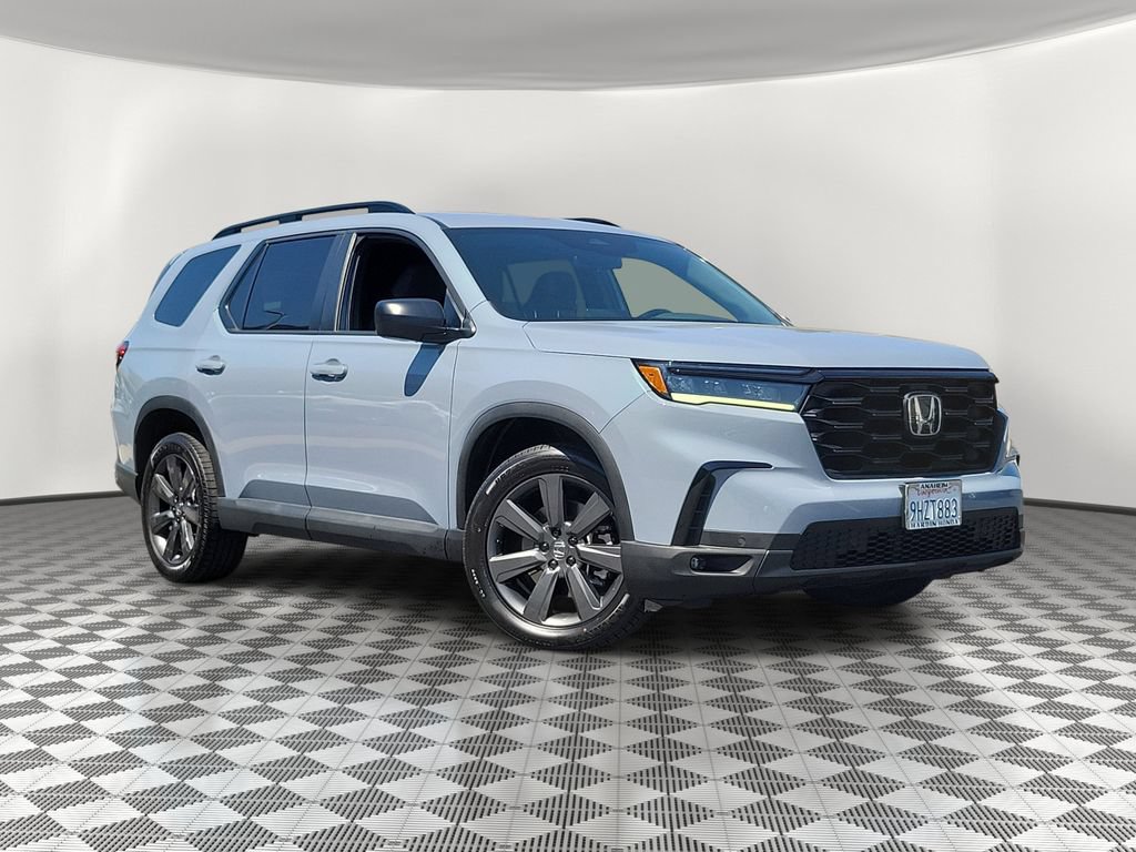 Used 2024 Honda Pilot Sport image 2