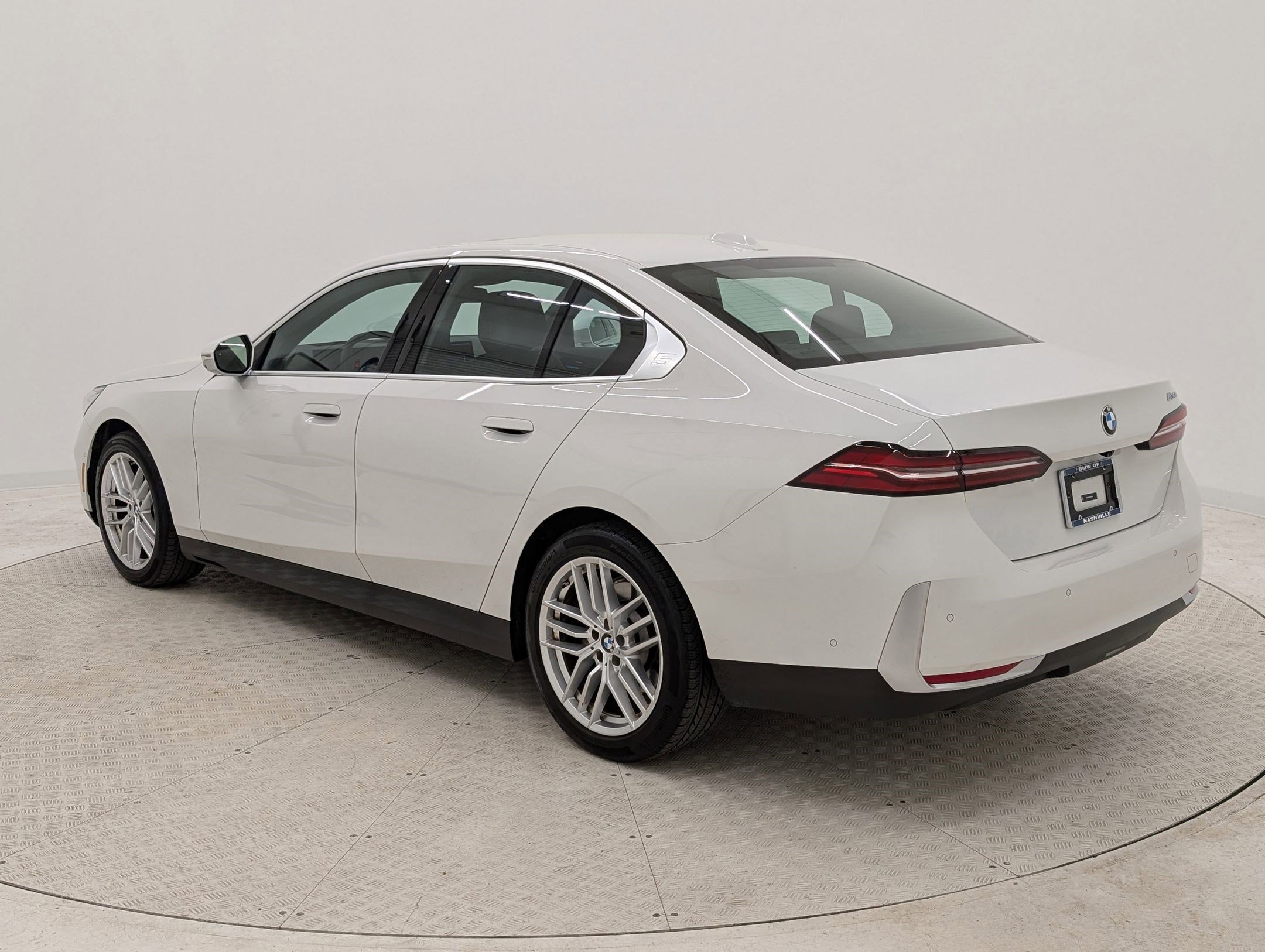 Used 2024 BMW 530i w/ Premium Package RWD image 3