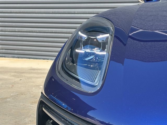 Certified 2025 Porsche Macan image 12